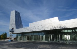 LE THEATRE DE SENART . VISITE DU CHANTIER UNE DIZAINE DE JOURS AVANT L OUVERTURE .