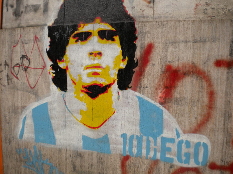 Licence Creative Commons. Lien: https://commons.wikimedia.org/wiki/File:Grafiti_Diego_Maradona.jpg
