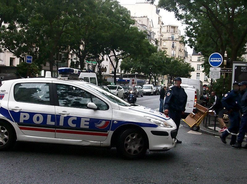 Lien: https://commons.wikimedia.org/wiki/File:Peugeot_de_la_pr%C3%A9fecture_de_police_de_Paris.jpg Licence Creative Commons 2.0