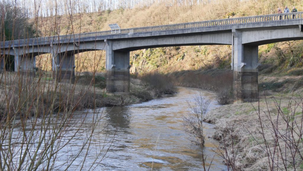 Vue du pont de la République, près de Virey.