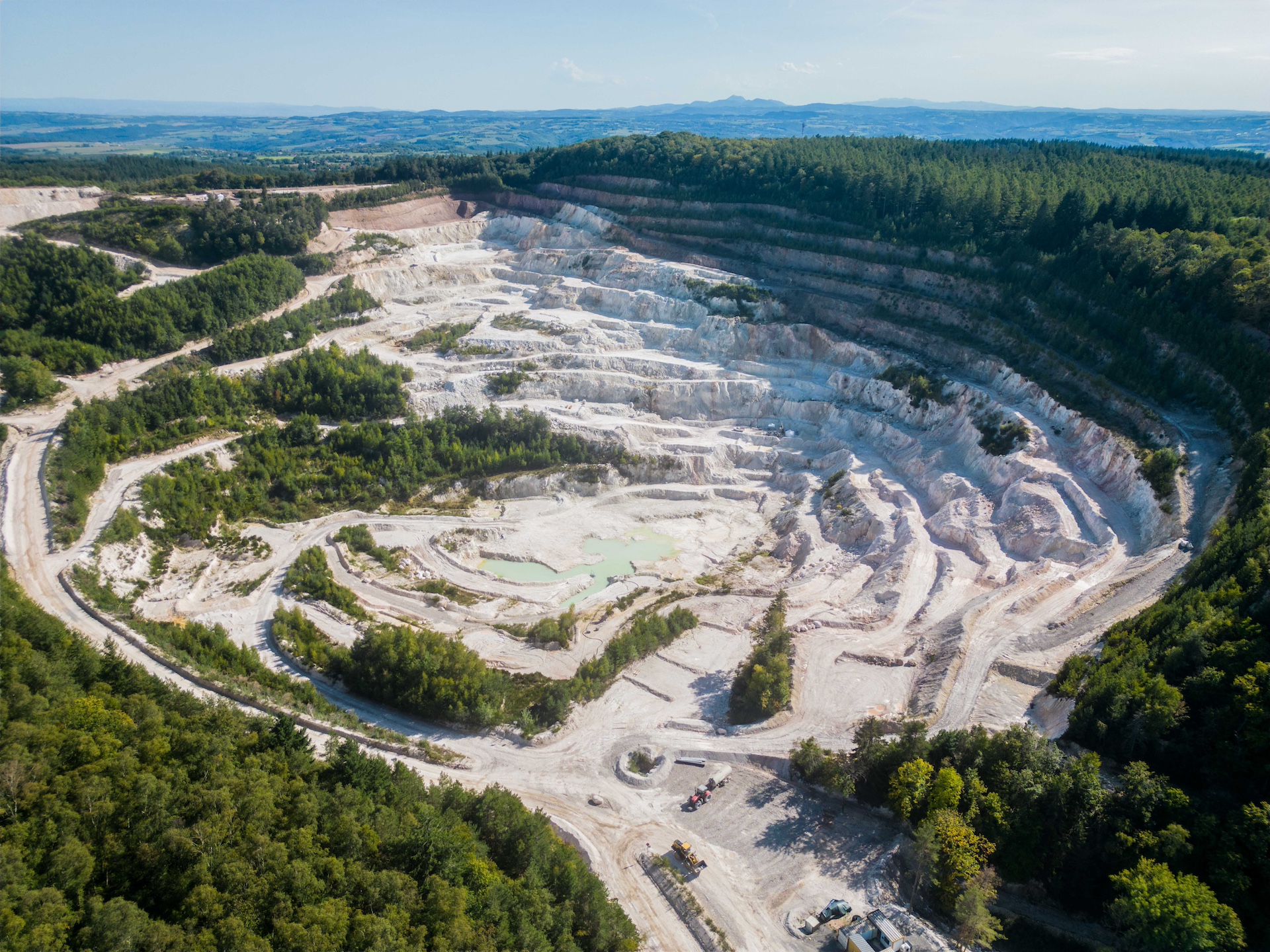 La carrière de kaolin de Beauvoir, sur la commune d'Echassiere.